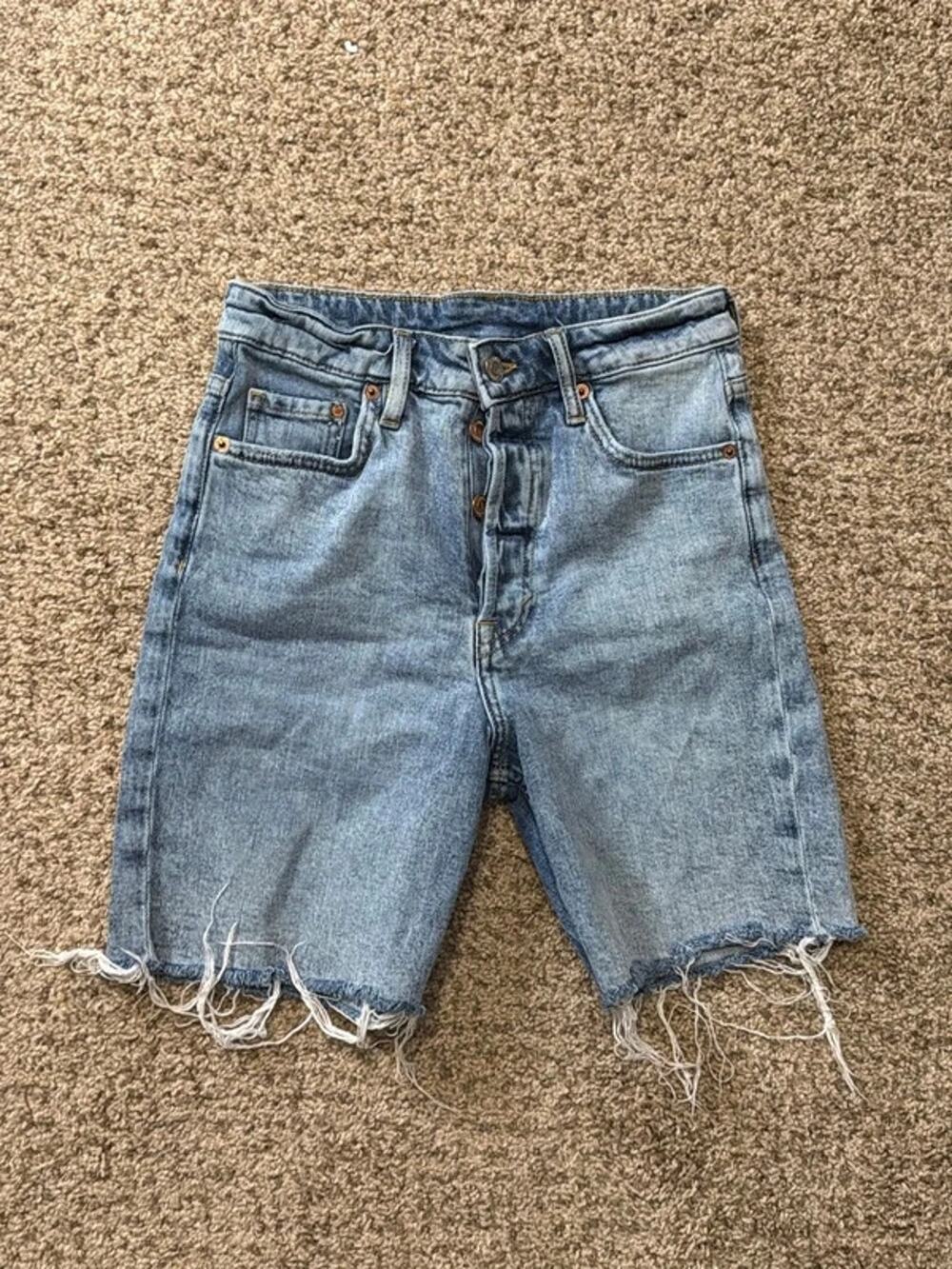 H&M high waisted blue denim shorts 4 3288
